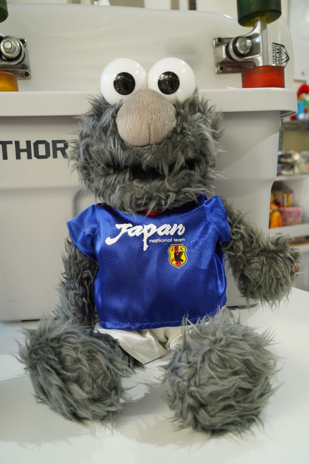 希少／JFA公式】セサミストリート エルモ（モノトーンVer.）× サッカー