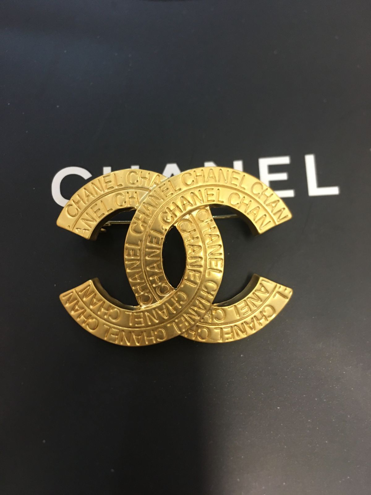 CHANEL ブローチ美品 - メルカリ