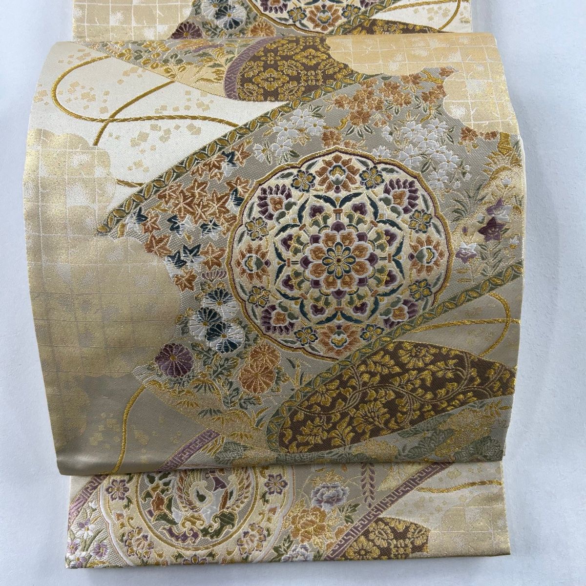 超激安 秀品 袋帯 華文 メルカリ - 【中古】 正絹 六通 金色 刺繍 金糸 花鳥 着物・浴衣