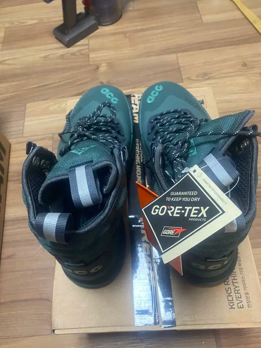 NIKE ナイキ ACG マウンテン フライ GORE-TEX ゴアテックス 登山靴 WWW_OLIVIERBERNSTEIN_COM