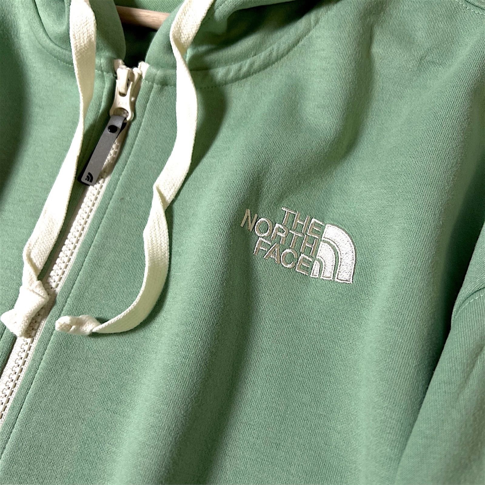 XL ノースフェイス TNF ESSENTIAL HOODIE ZIP UP 緑 新品 THE NORTH FACE ノースフェイス TNF ESSENTIAL HOODIE ZIP UP 速