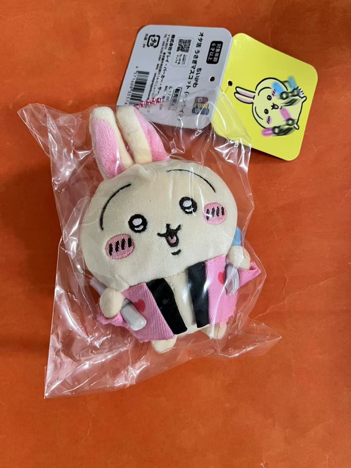 うさぎ、“オタ活”に目覚める！？「ちいかわ」推しを応援したり