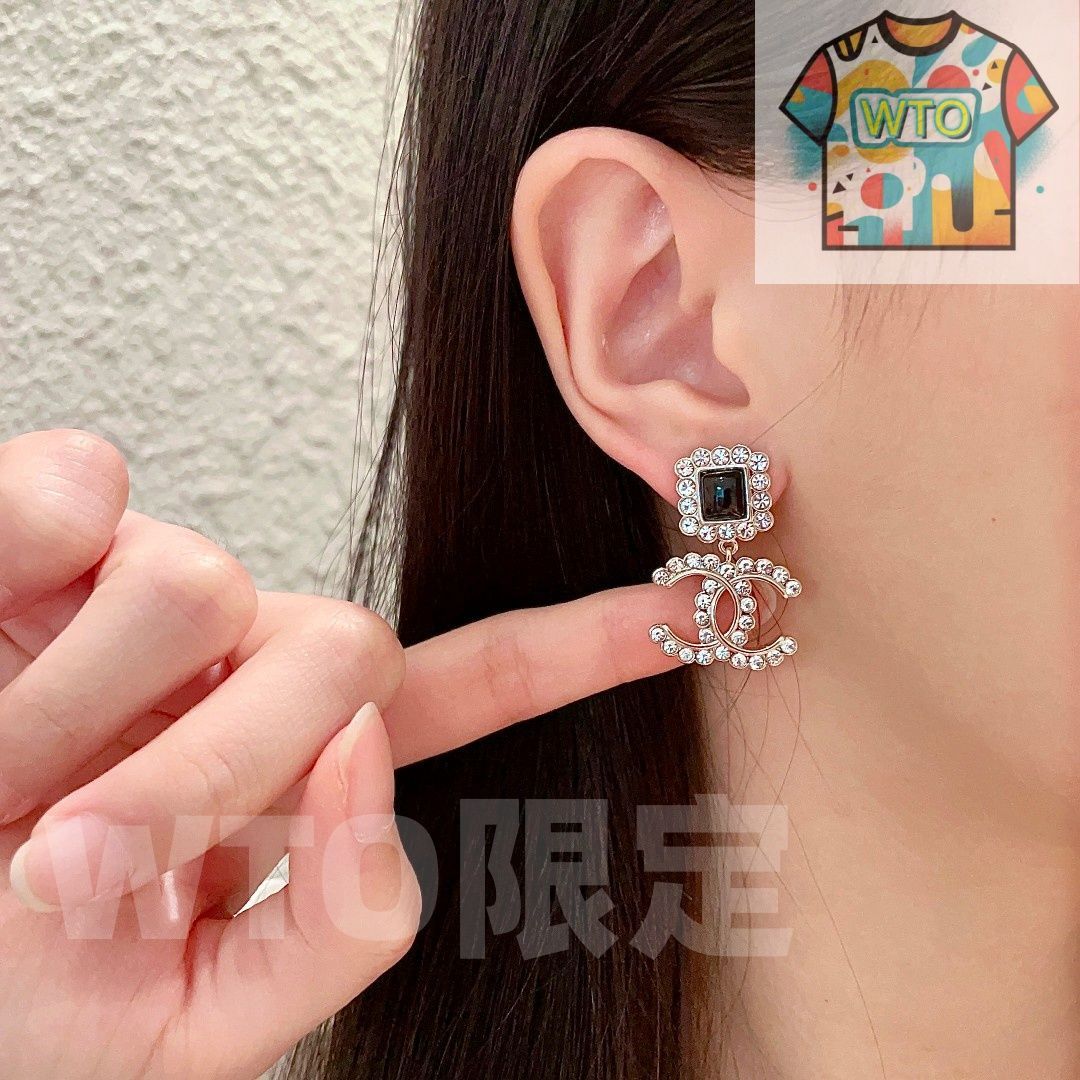 今日WTO】Chanel ヴィンテージ アルファベット ピアス！送料無料