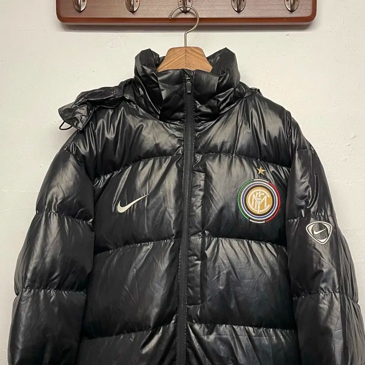 Nike(ナイキ） インテルミラノ ダックダウン 光沢 ダウンジャケット