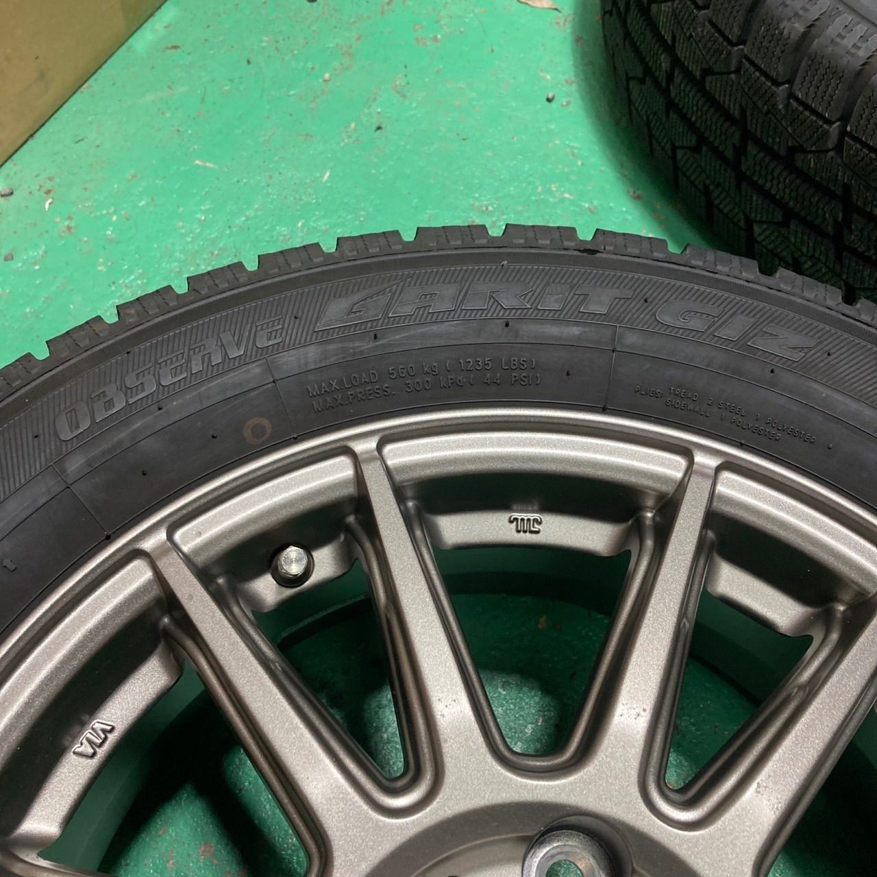 中古スタッドレス VEMOTION 15インチ 5.5j +42 PCD100 トーヨー GIZ