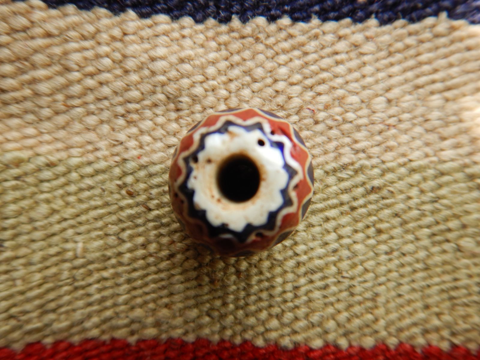 シェブロン玉 NO.27 2.8×2cm 25gトンボ玉 アフリカ交易玉 Chevron