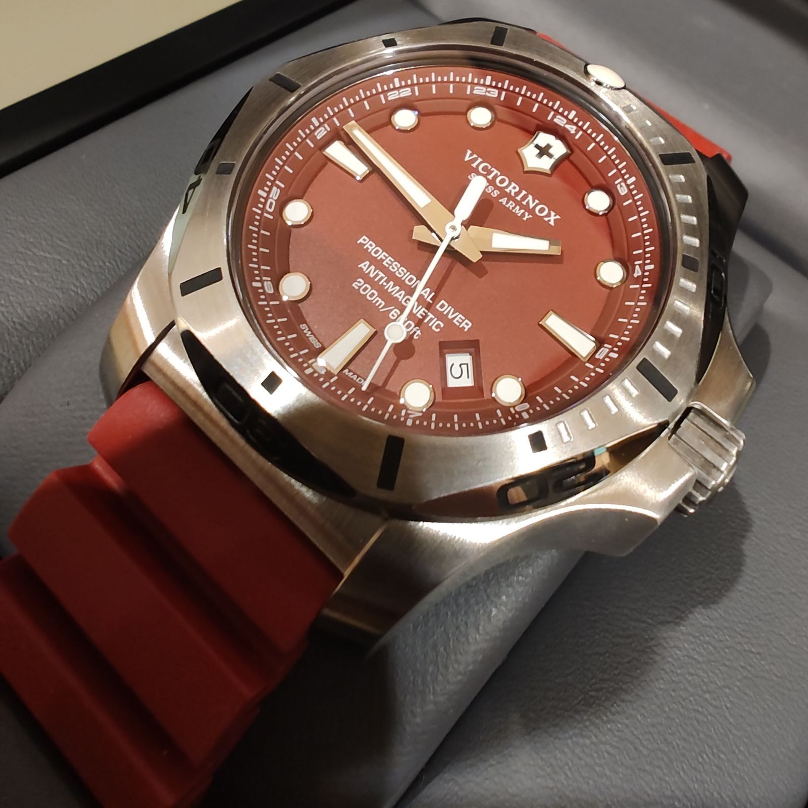 新品】ビクトリノックス I.N.O.X. PROFESSIONAL DIVER 200m防水 