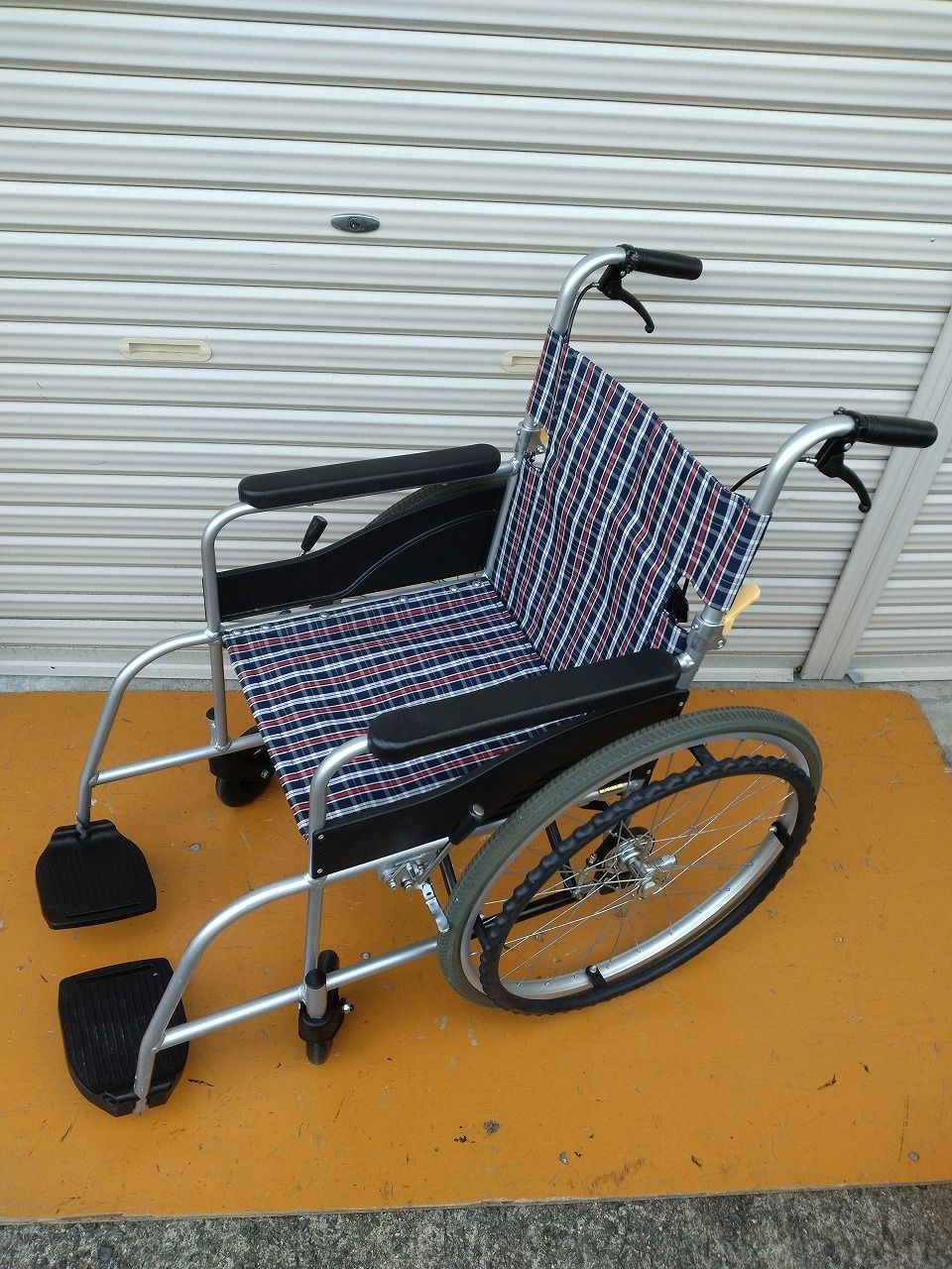 KM-24-1112-02 レッグサポートなし 自走式車椅子 ノーパンク 日進 NEO-1