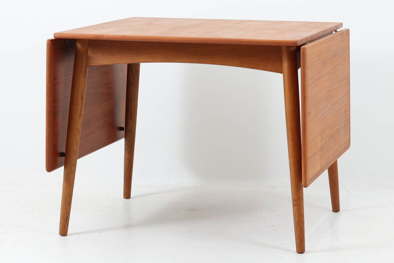 Hans J.Wegner(ハンス・J・ウェグナー) AT313 ダイニングテーブル