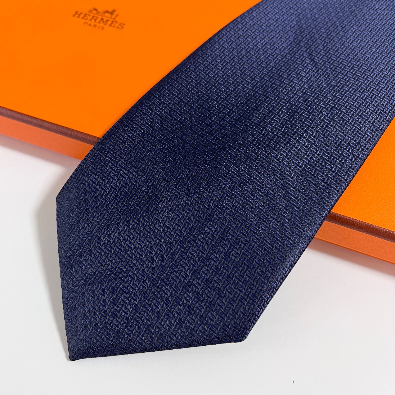 美品 HERMES エルメス ネクタイ シルク100% ネイビー 総柄 254