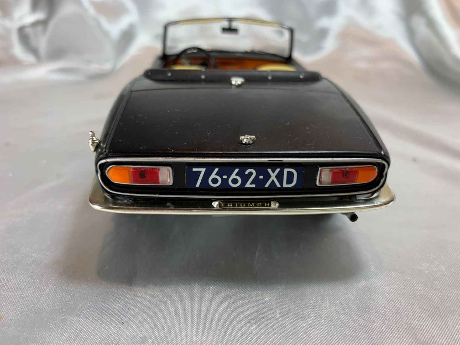 CHRONO 1/18 トライアンフ スピットファイア MK IV 1970 グレイ