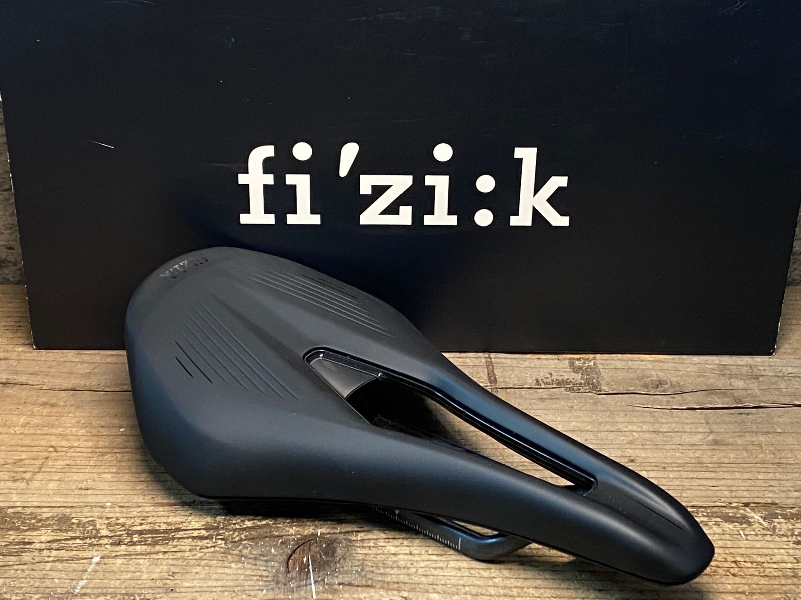 自転車 IZ460 フィジーク fizik ヴェント アルゴ VENTO ARGO R1 サドル 