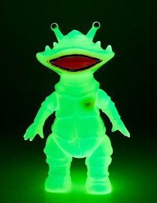 ブルマァクの怪獣シリーズ リトルカネゴン(蓄光ブルー) - メルカリ