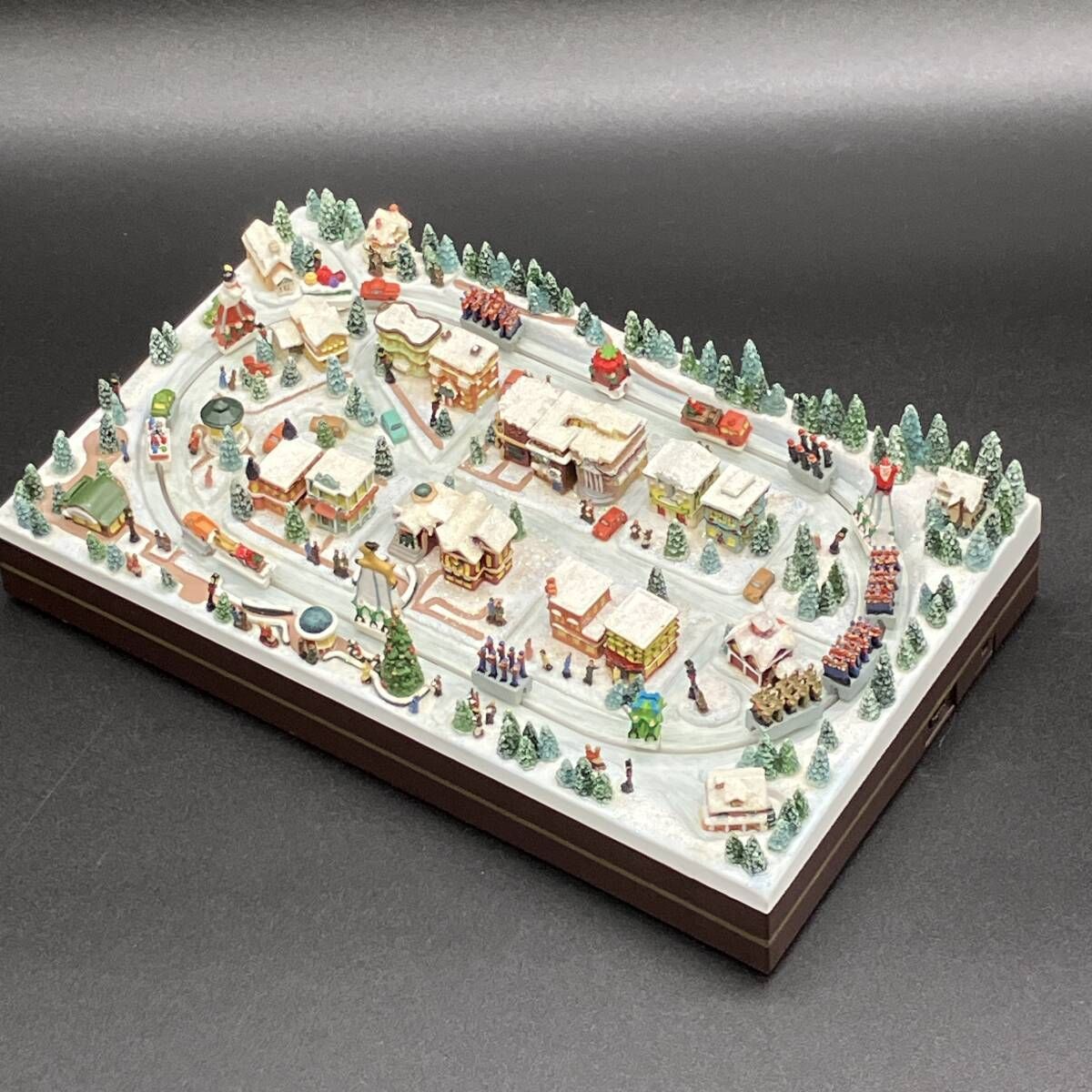 トーマスキンケード クリスマスパレード ライトアップ クリスマス