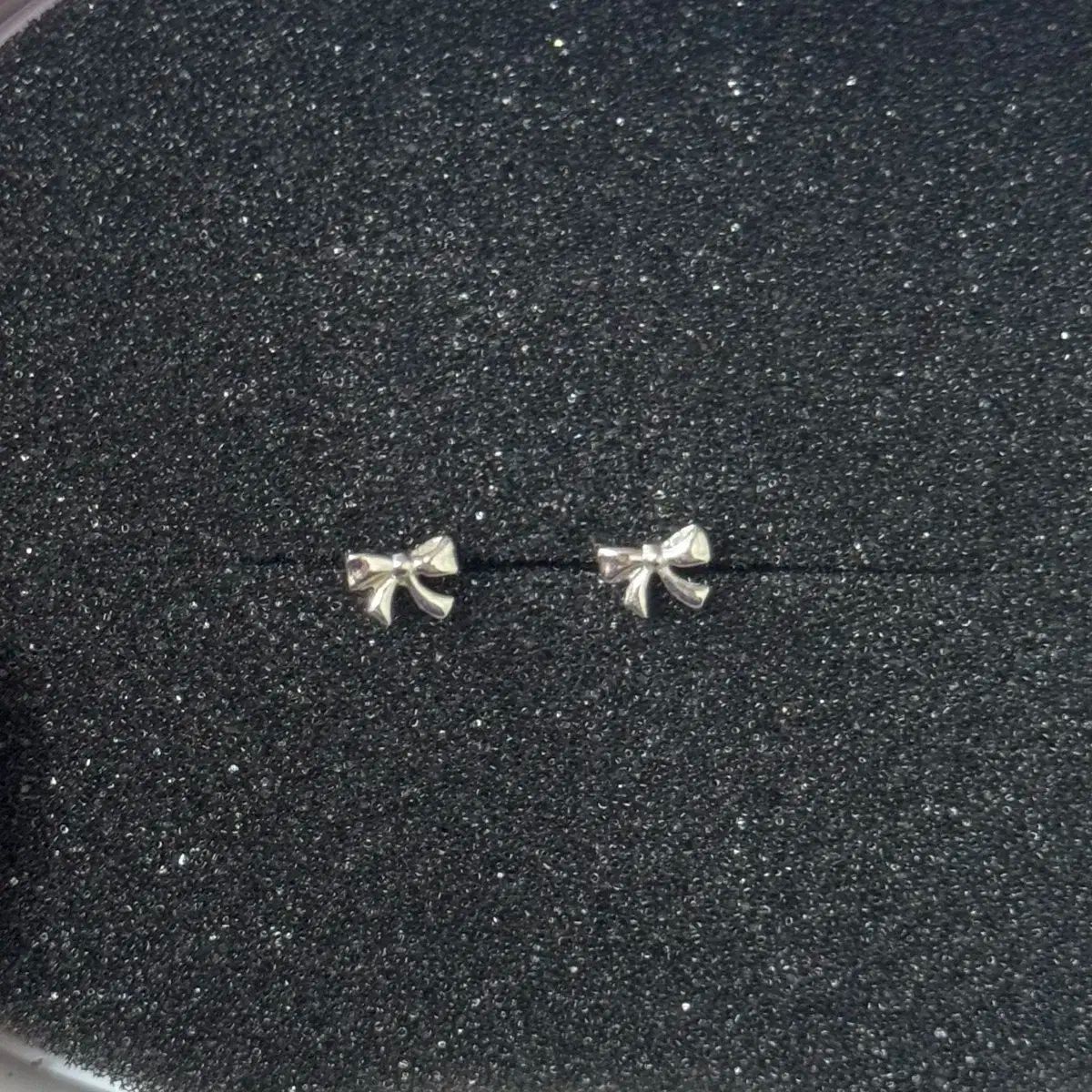 マルクモント 14K ホワイトゴールド リボン ピアス