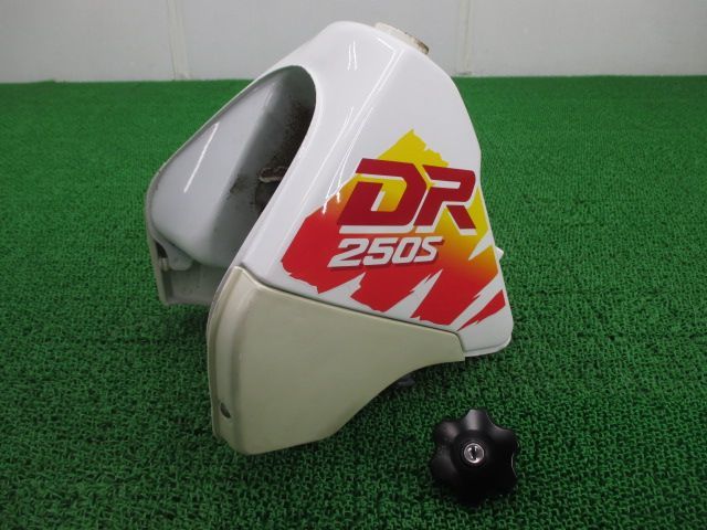 DR250S タンク 白 スズキ 純正 中古 SJ44A コケキズ無し 凹み無し 嬉しいフューエルコック・キャップ付き 修復素材やペイント素材に -  メルカリ