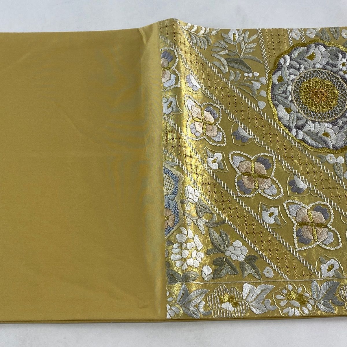 袋帯 美品 逸品 華文 草花 相良刺繍 汕頭刺繍 金色 六通 正絹 袋帯 美品 逸品 相良・蘇州・汕頭刺繍 華文 草花 金糸 箔 金色