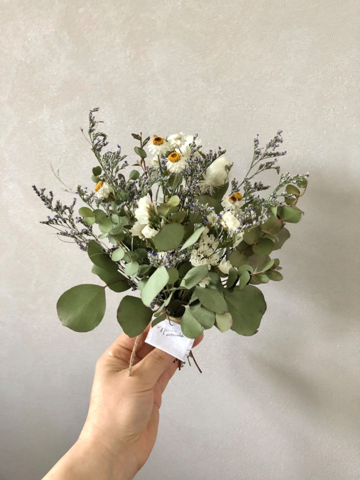 ブルーファンタジアとユーカリ　白い花のドライフラワーブーケ