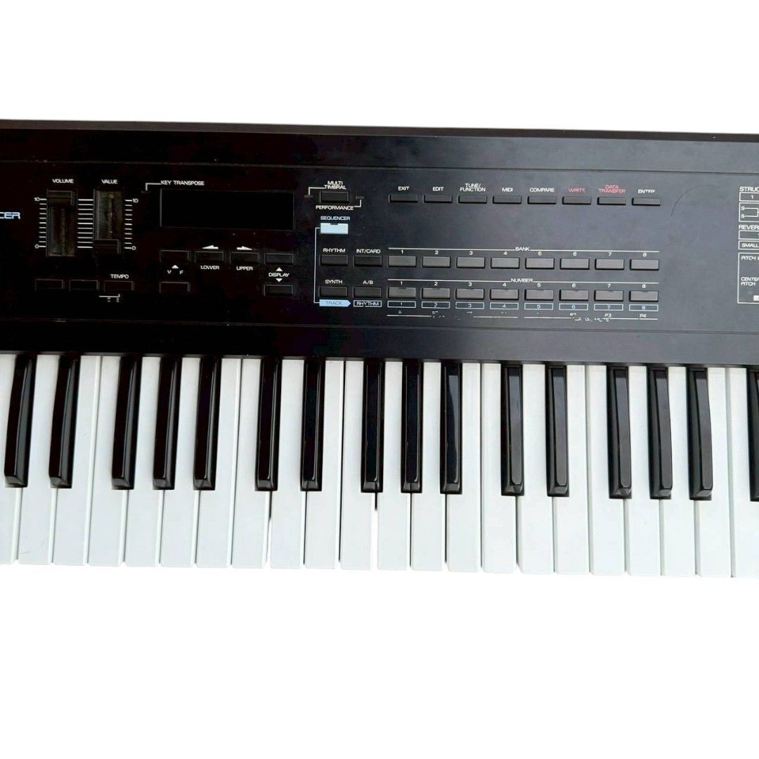 Roland D-20 シンセサイザー Used Roland D-20 Synthesizer | Guitar Center