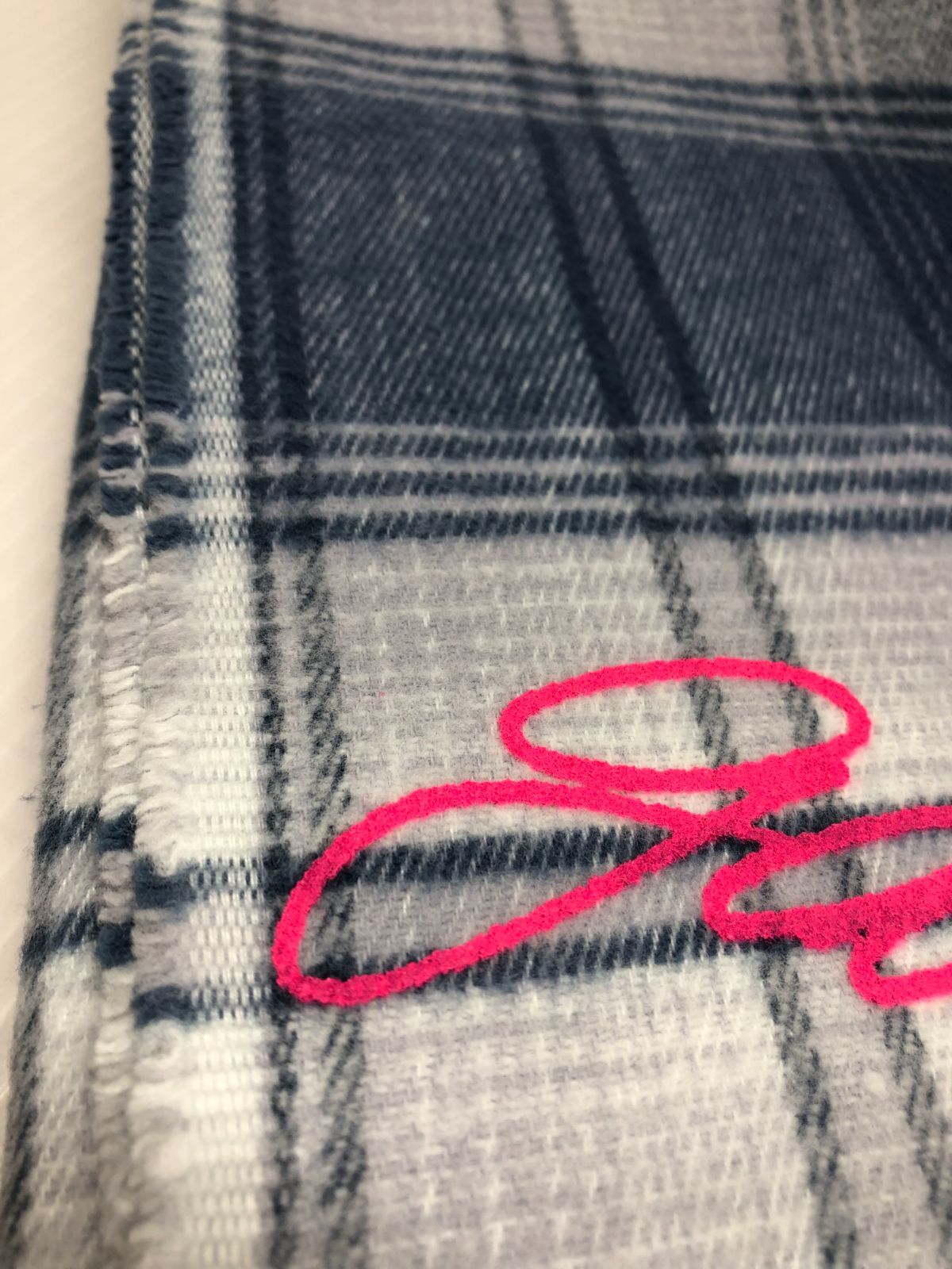 処分価格 香野ルミ子「赤いヴェールの母娘」ガラス絵 優しい眼差し