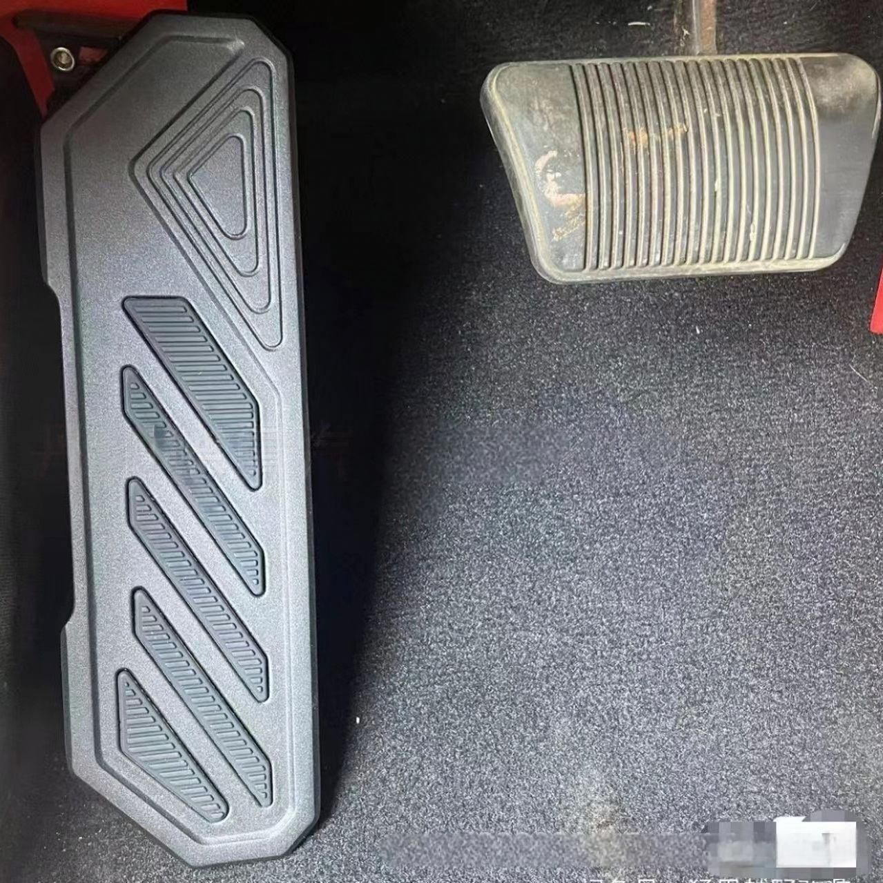 【送料無料】ジープ ラングラー JK 07-17年式対応 左足レストペダル フットサポート 滑り止め加工 スチール製 休憩用踏板 カスタムパーツCYB505本日限定