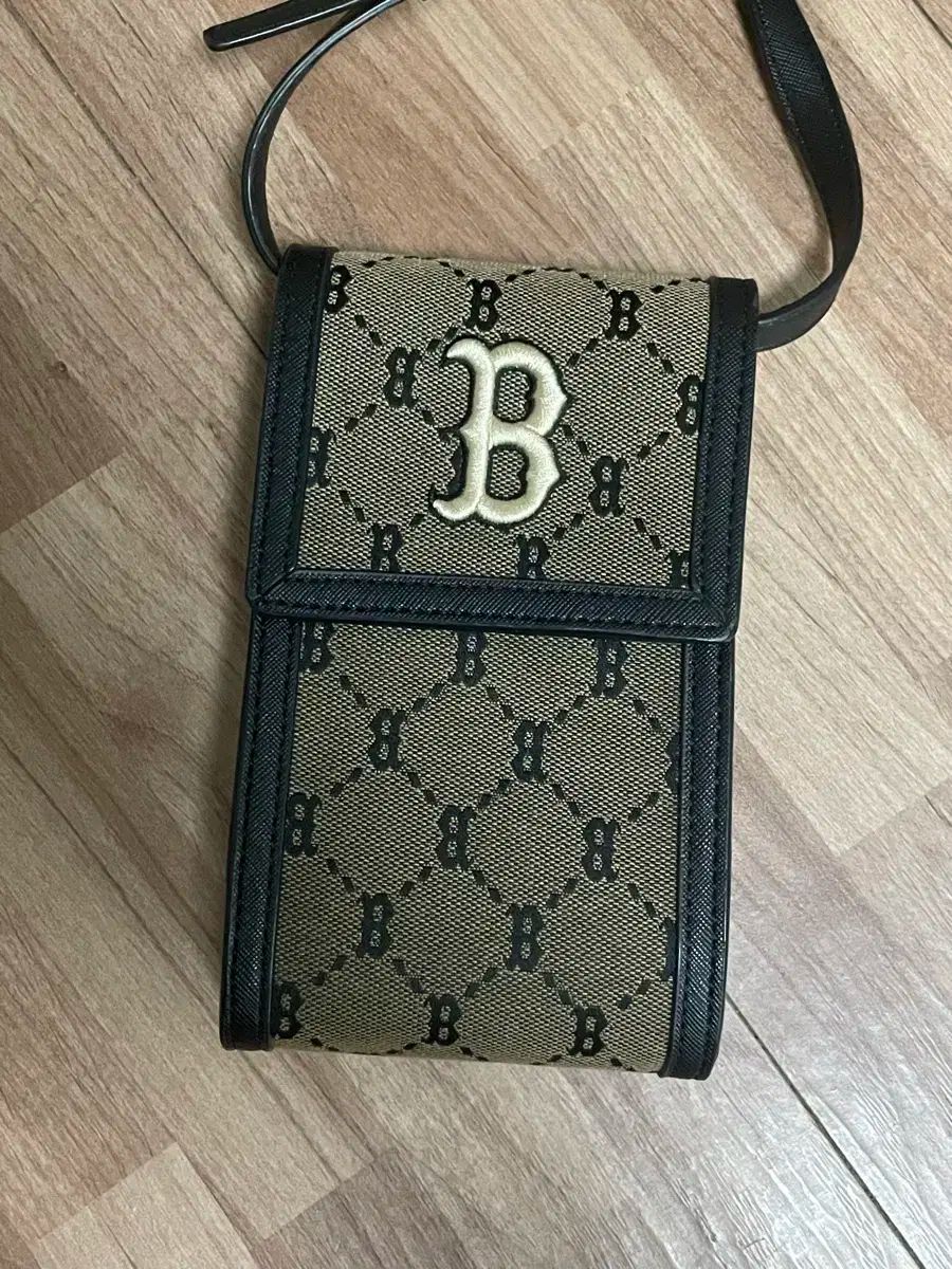 MLB モノグラム ジャカード クロスバッグ B (D.Brown) MLB モノグラム ダイヤモンド ジャカード 携帯 クロスバッグ