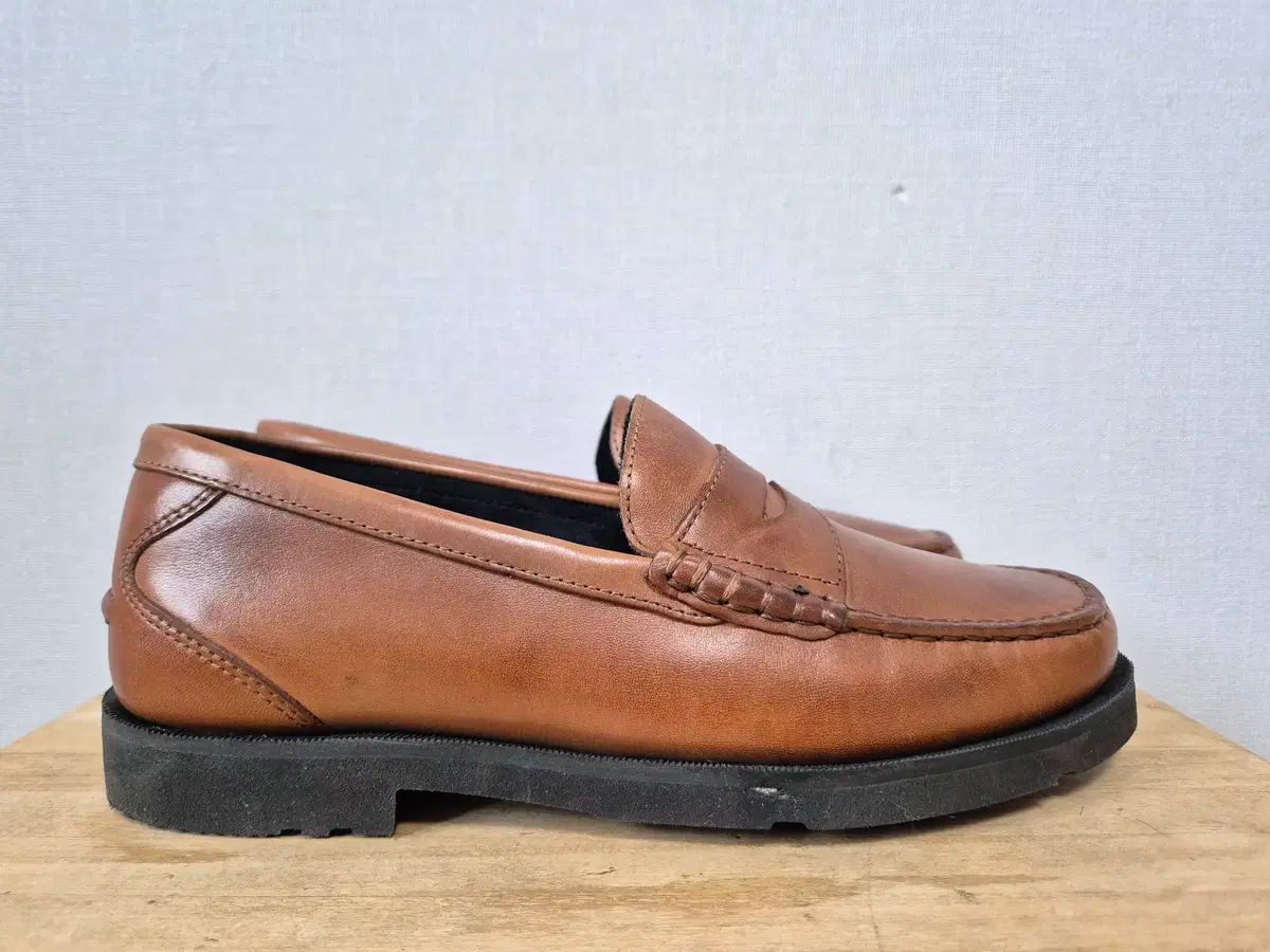 【雷市場（ポンジャン）商品韓国直送】ROCKPORT(ロックポート) メンズ ローファー 255
