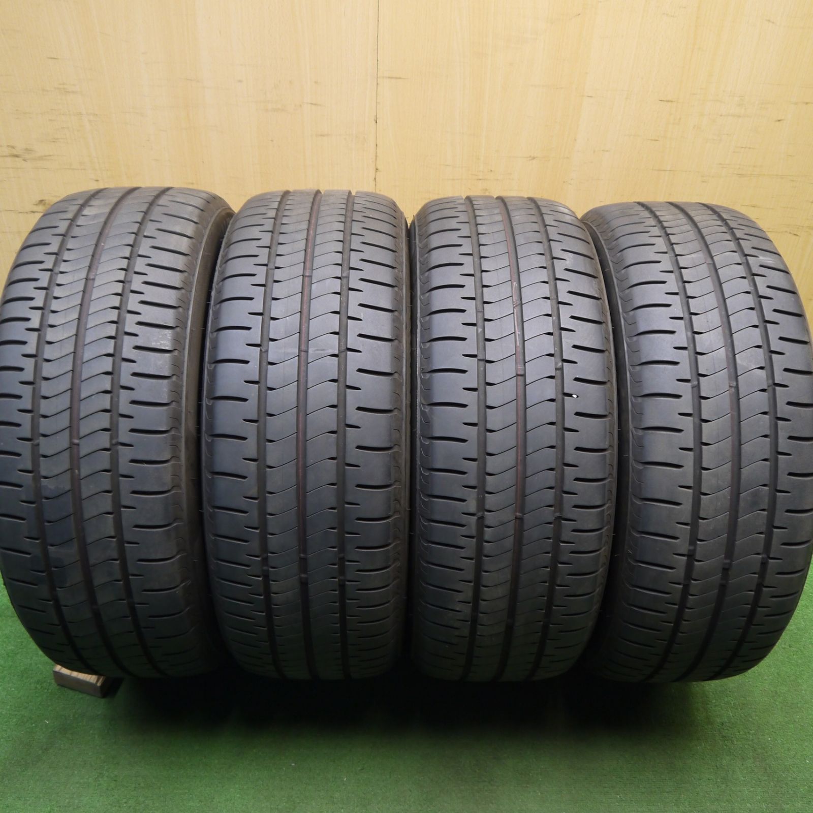 235|50R18 ブリヂストン