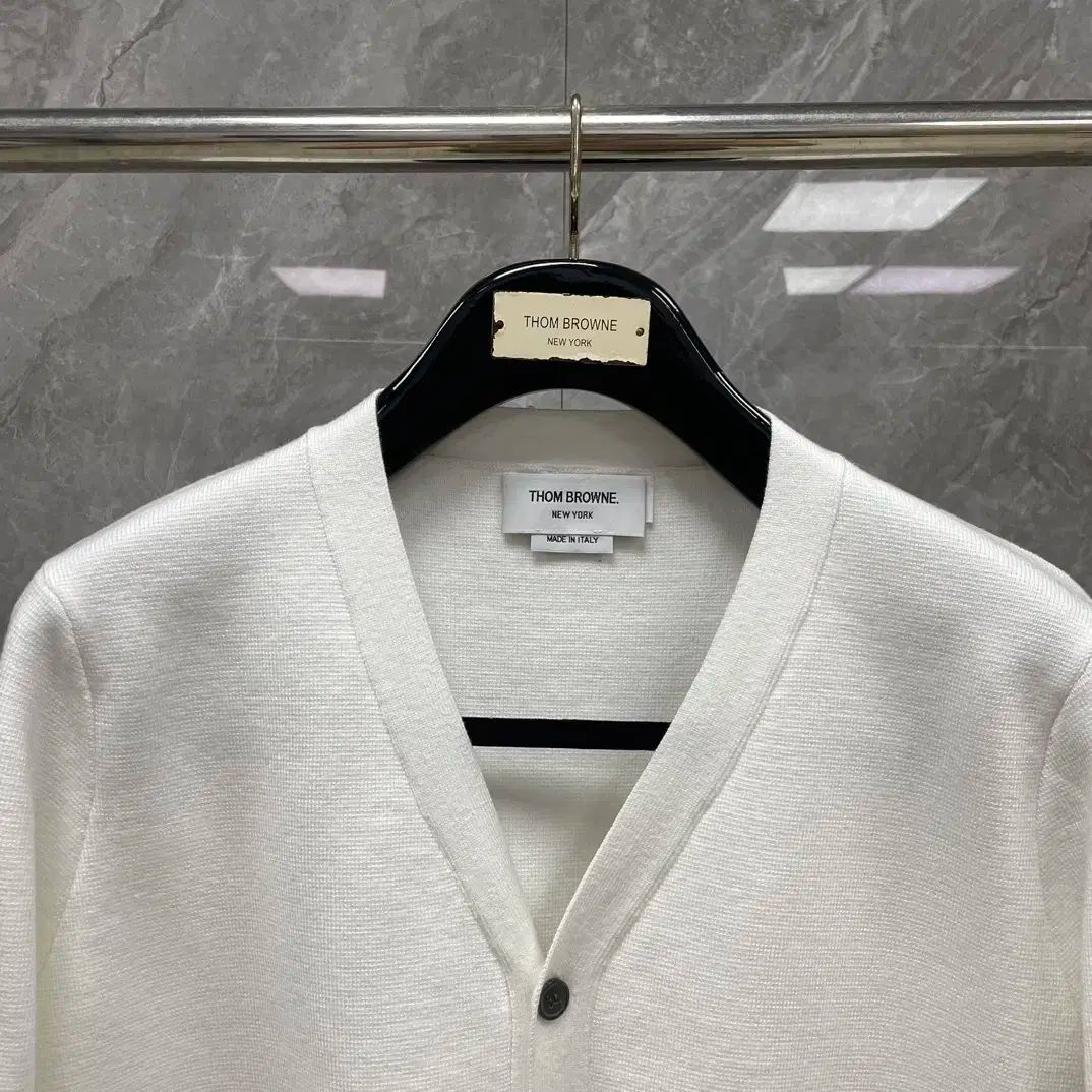 Thom Browne(トム・ブラウン) ユニセックス カジュアル ロゴ 白