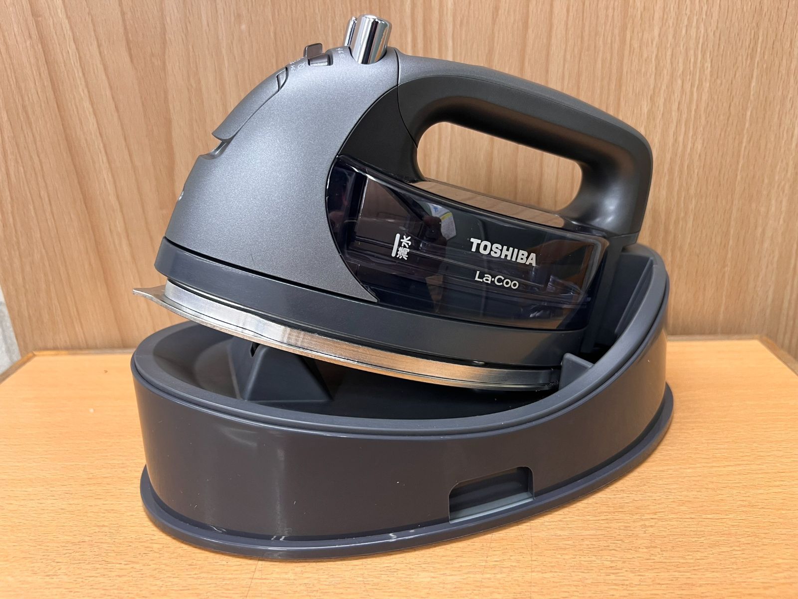 2 東芝 コードレスアイロン TA-FDX960