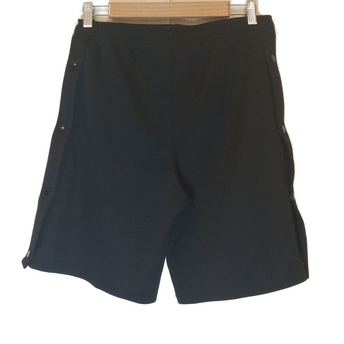 GUCCI  グッチ　ハーフパンツ　ブラックショートパンツ 未使用品☆GUCCI グッチ 22SS 688421 ロゴデザイン バイカー