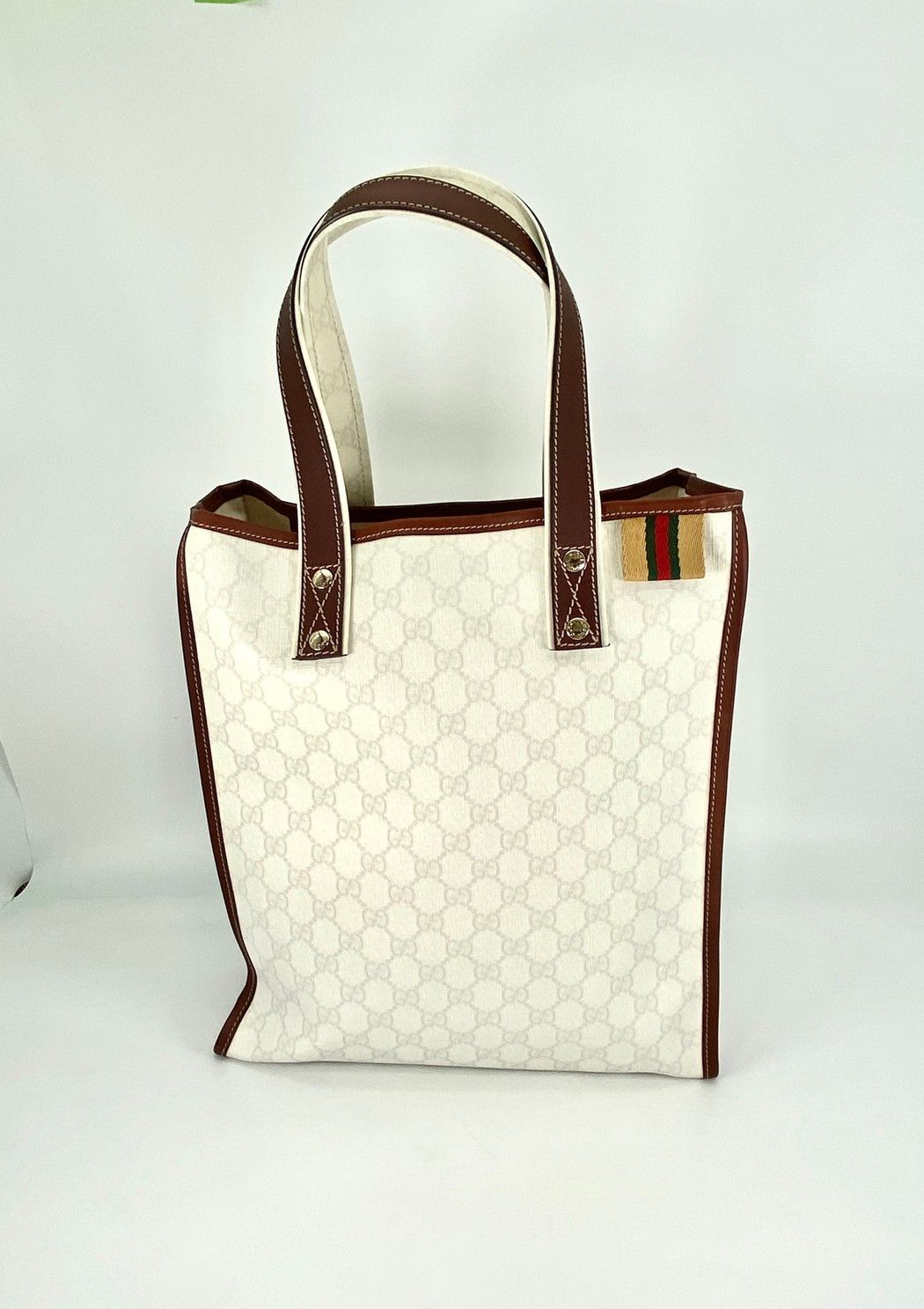 GUCCI GGスプリーム トートバッグ パイピング ホワイト 9324 GUCCI グッチ GGスプリーム トートバッグ 縦長 パイピング