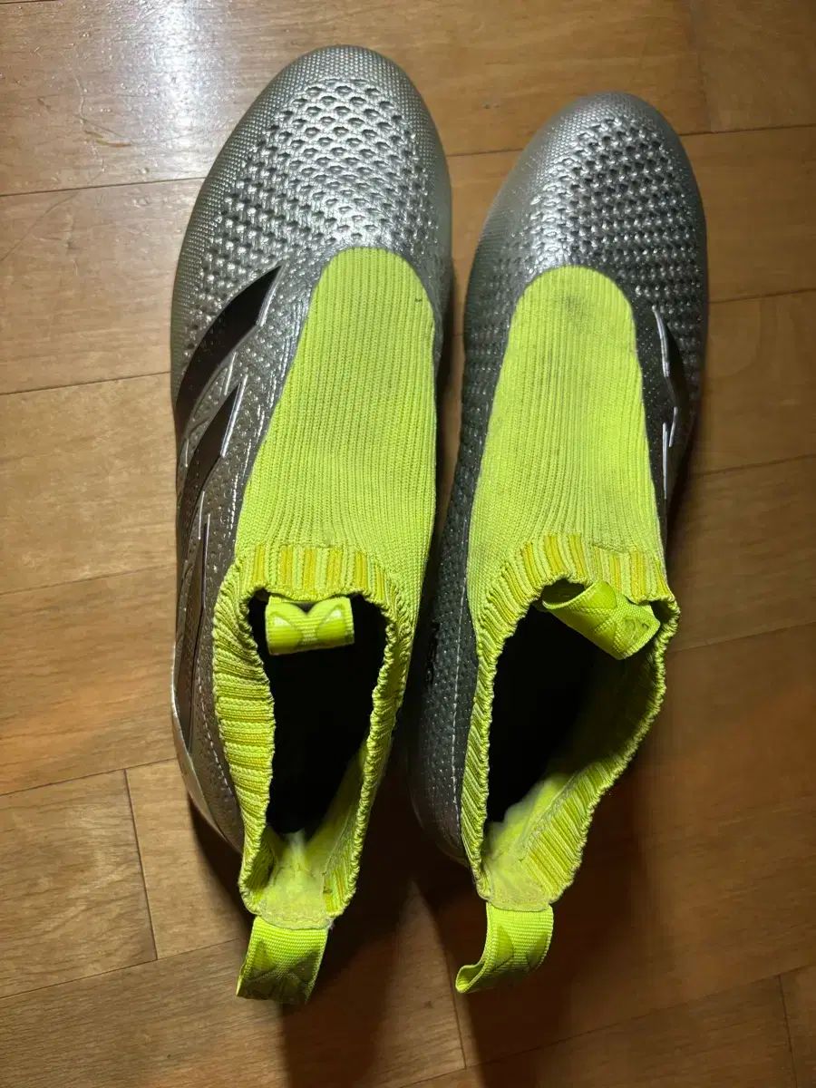 未使用 リーオン ヘキサゴン成人サッカーシューズ フットサルシューズ