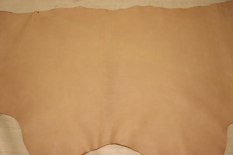 ベージュ 168ds ヌメ革 ショルダーレザー 牛革 イタリア レザー 制アニリン はぎれ 一枚革 レザークラフト 革 皮 本革 diy 生地 材料