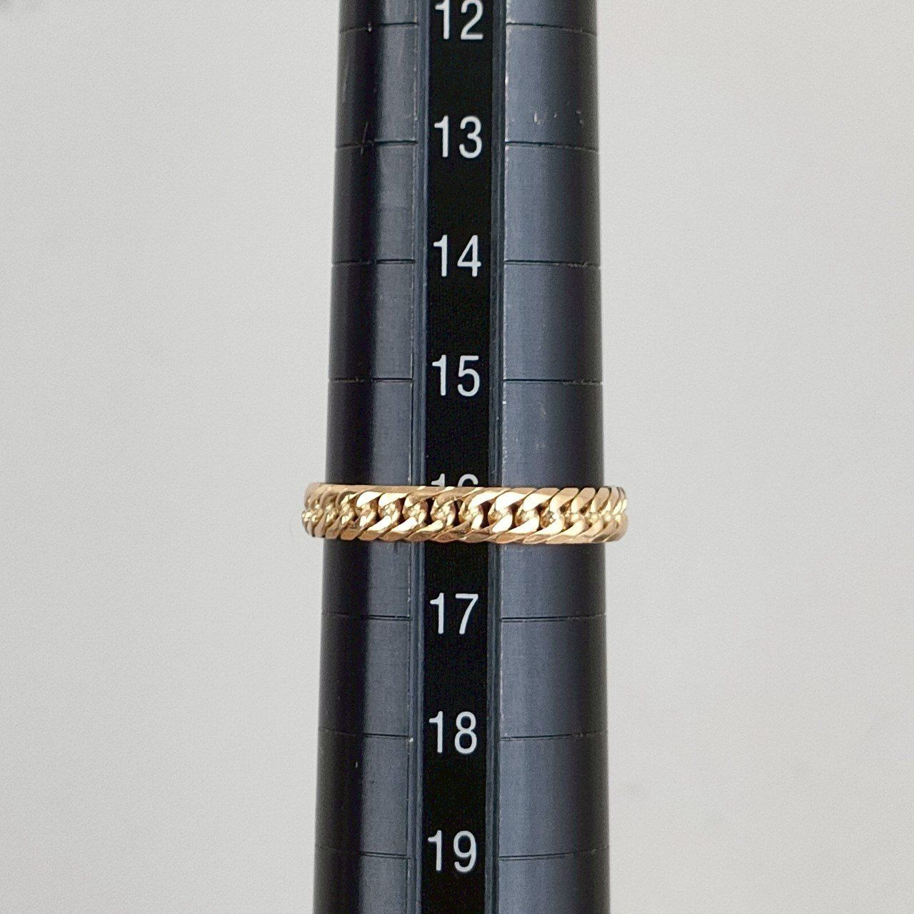 2.3g