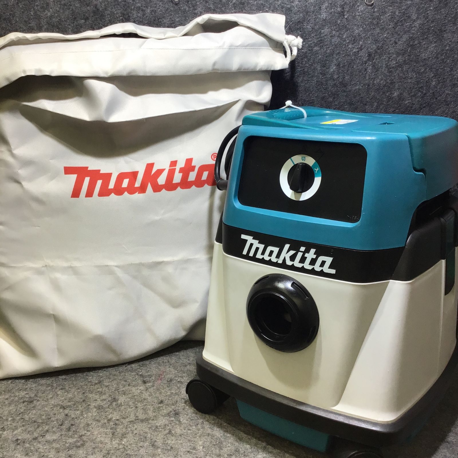 美品】makita(マキタ) 乾湿両用集じん機 15L 473【桶川店】 - メルカリ 美品】makita(マキタ) 乾湿両用集じん機 15L 473【桶川店】 - メルカリ