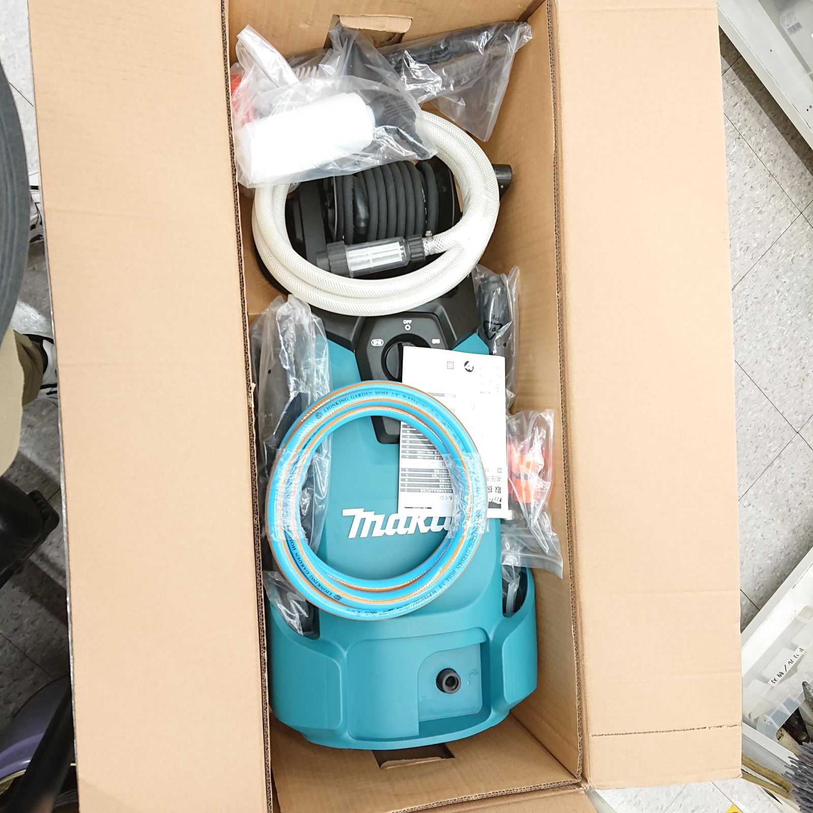 新品❣️高圧洗浄機 A4用紙サイズ 超軽量2.85kg 12MPa 小型 低騒音 Amazon | 高圧洗浄機【A4用紙サイズ・超軽量2.85kg・2025年新