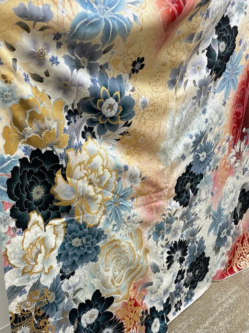 振袖 仮絵羽 銀通し ラメ刺繍 金彩 紋意匠 薔薇 正絹 未仕立て品 八掛付き 振袖 仮絵羽 銀通し 刺繍 金彩 紋意匠 牡丹 薔薇 正絹 未仕立て品 八掛