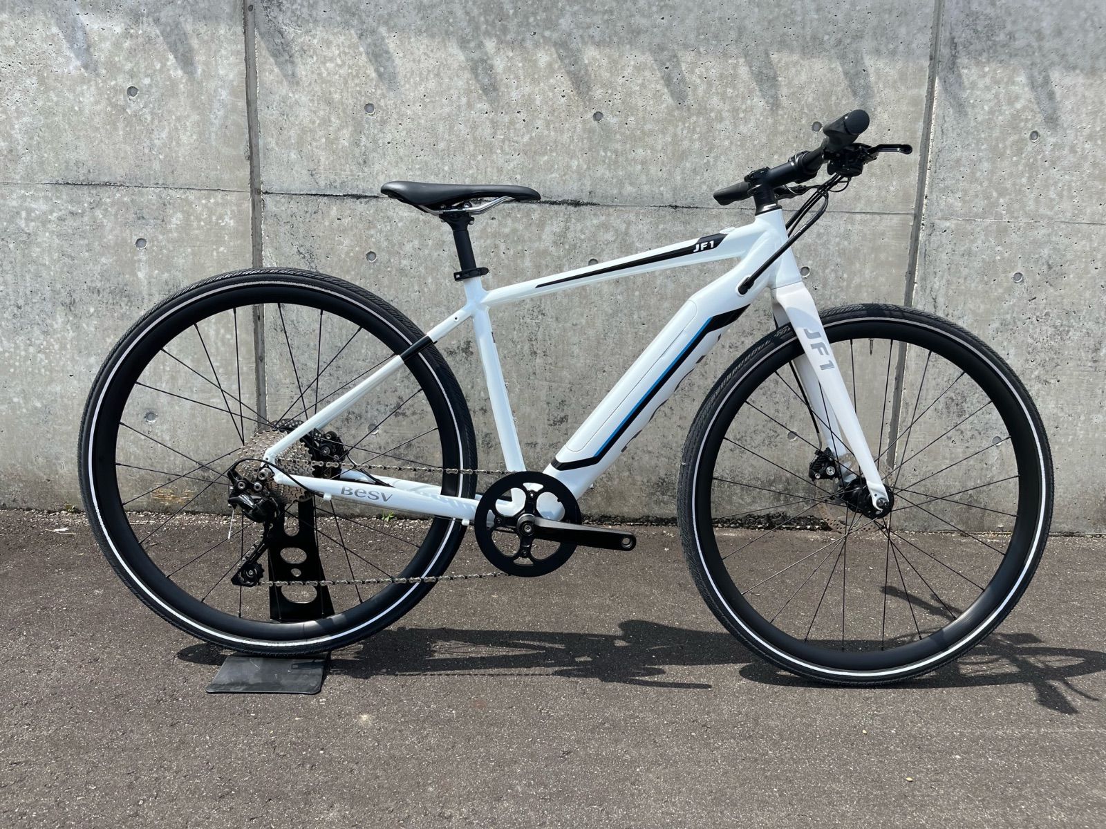 ベスビー BESV JF1 Mサイズ JF1-軽量なクロスバイクモデルのe-Bike | BESV JAPAN（ベスビー