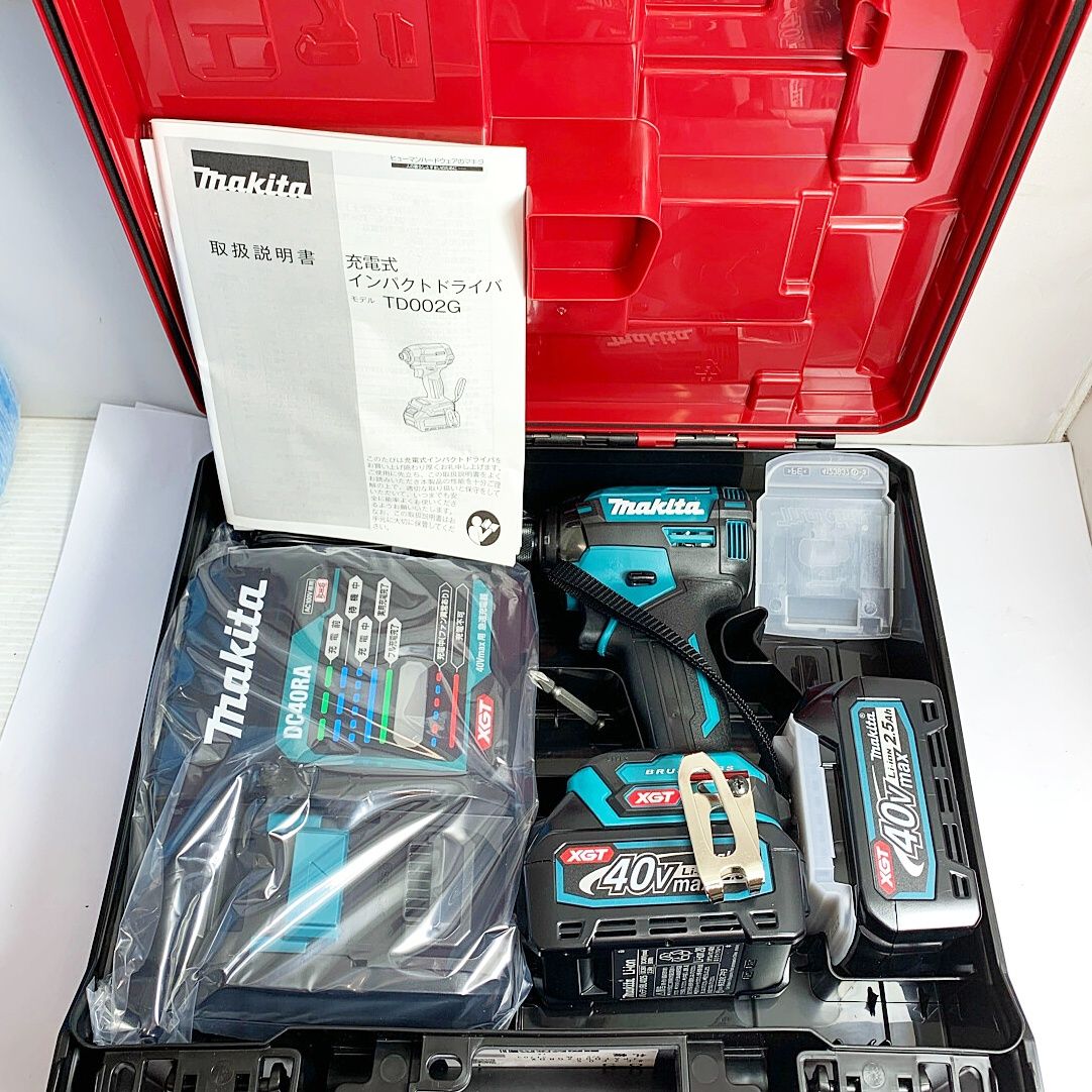 MAKITA マキタ 充電式インパクトドライバ　充電器・充電池2個・ケース付 TD002GRDX