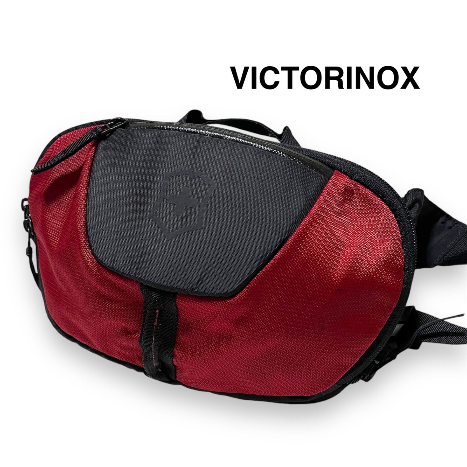 VICTORINOX クロス＆シールド エンブレム ボディ バッグ VICTORINOX クロス＆シールド エンブレム ボディ バッグ