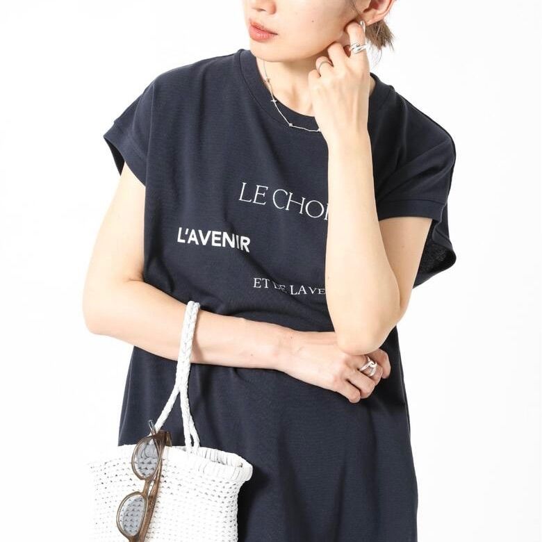 IENA - IENA ランダムロゴスリーブレスプルオーバー　ベージュ　美品 IENA ランダムロゴスリーブレスプルオーバー - メルカリ