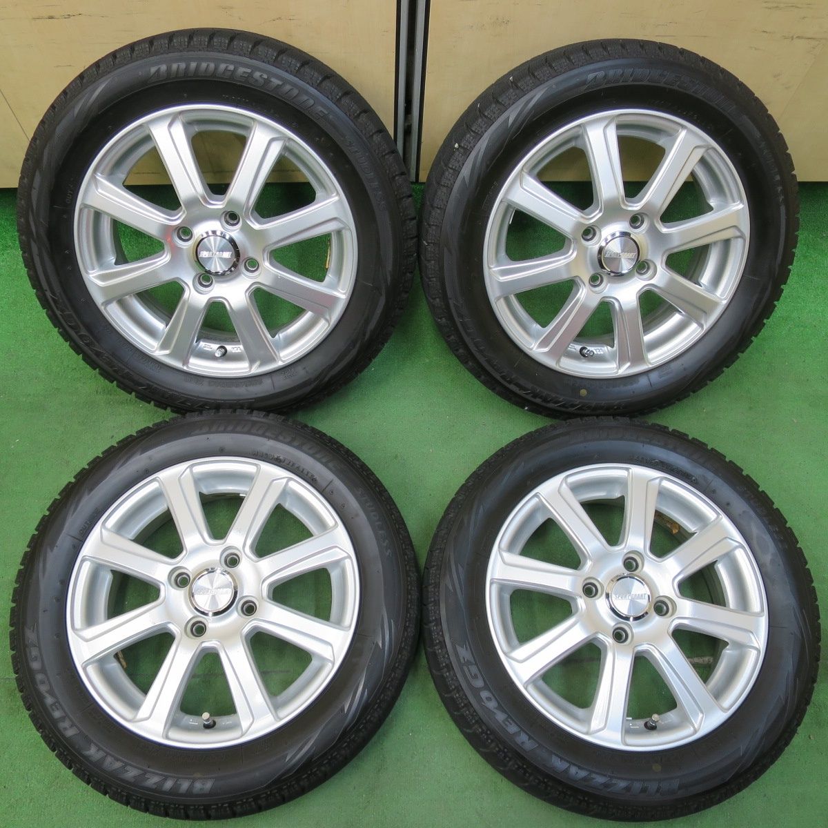 [送料無料] バリ溝！9分スタッドレス 155/65R14 ブリヂストン ブリザック RERVO GZ SPORTGRAHT 14インチ PCD100/4H5011606イス