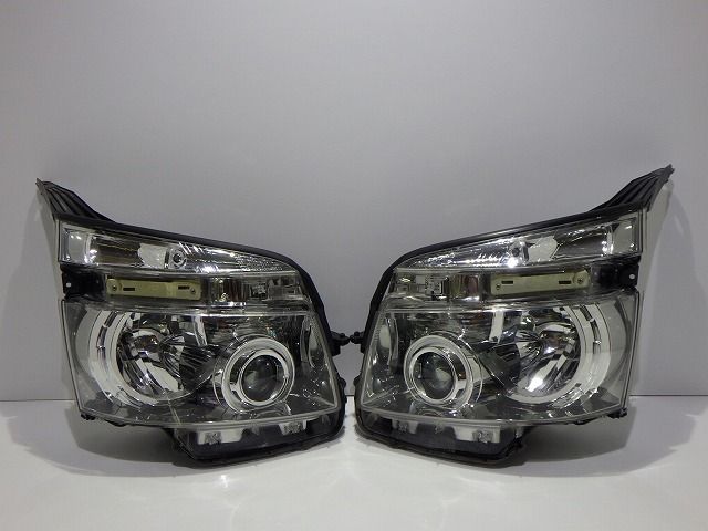 コーティング加工済 比較的 ZRR70|75 ヴォクシー 前期 ヘッドライト左右 HID 28-203 V9 バラスト付 250530024