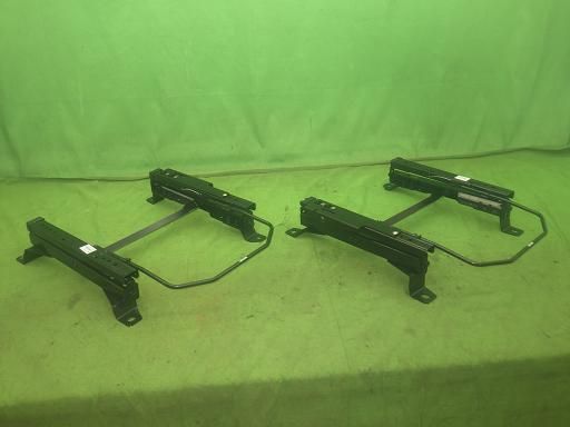 レカロシートレール 左右