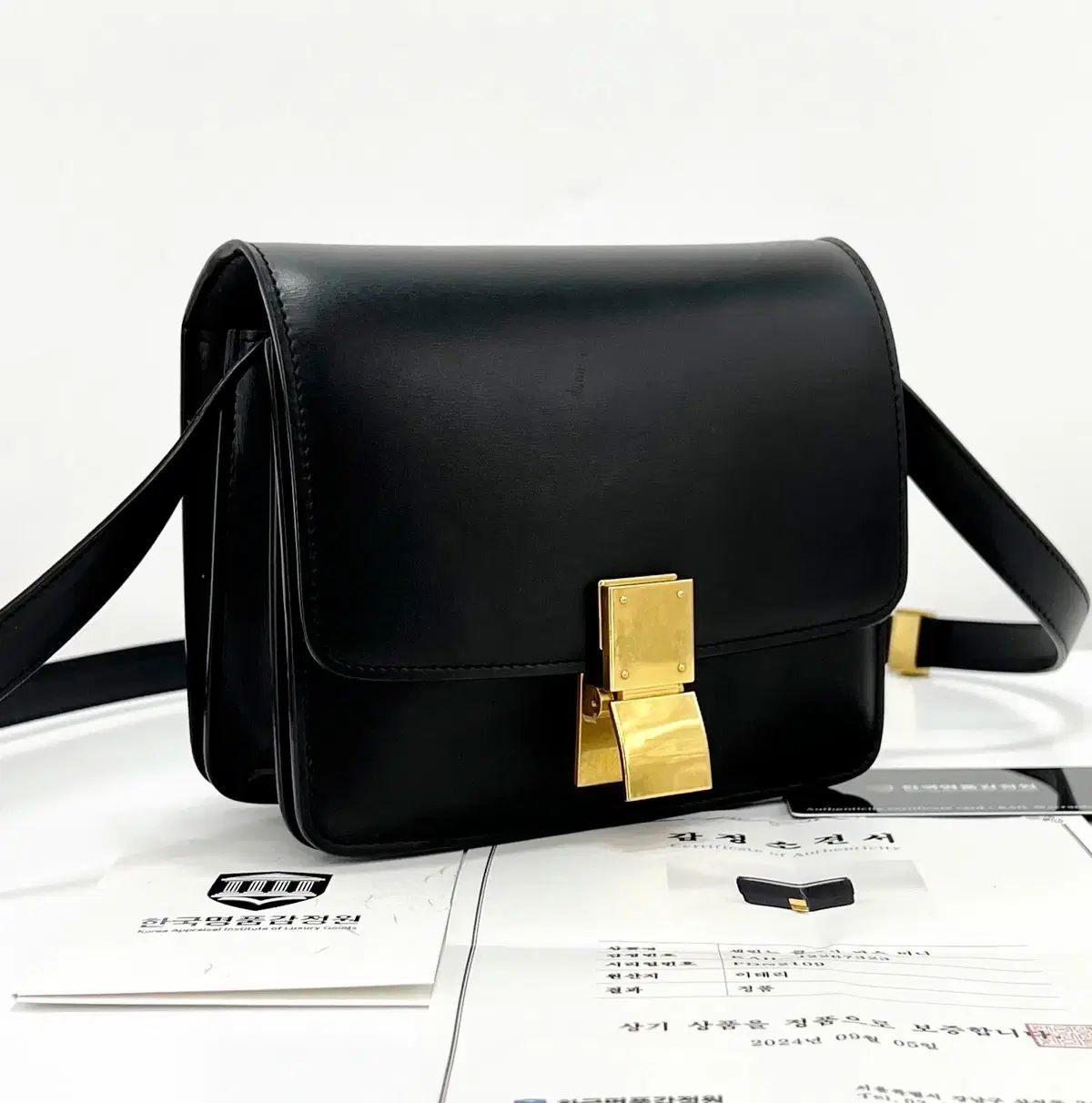 完成した感じ Celine セリーヌ クラシック ボックス ミニ クロスバッグ ＆ ショルダーバッグ ブラック