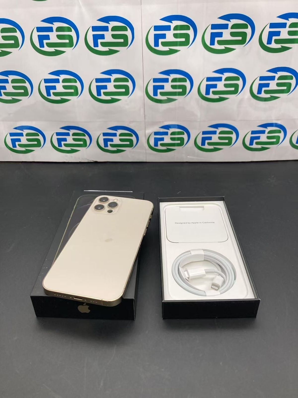 美品！iPhone 12Pro ゴールド256GB Simフリー 【公式通販】