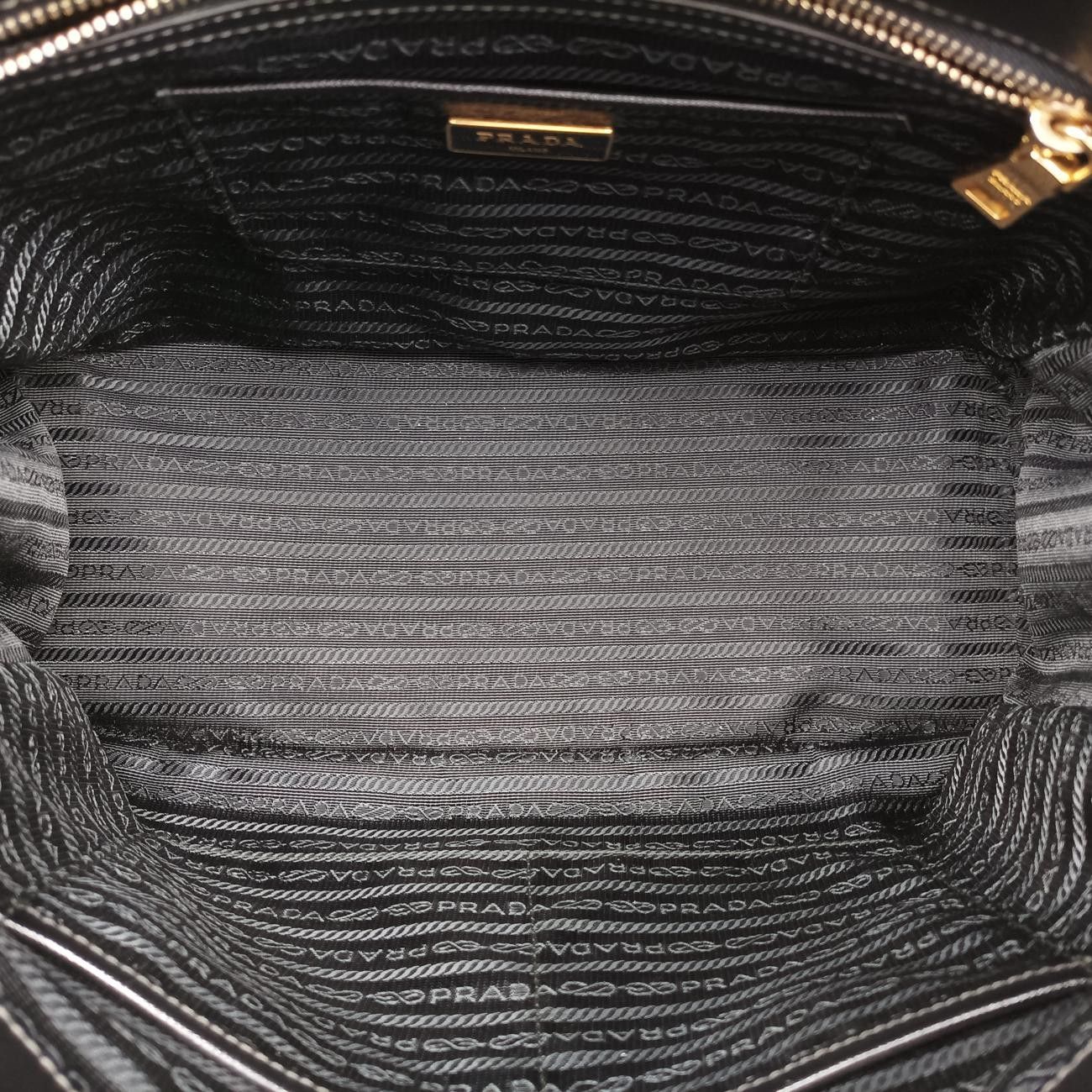 プラダPradaガレリア ブラック