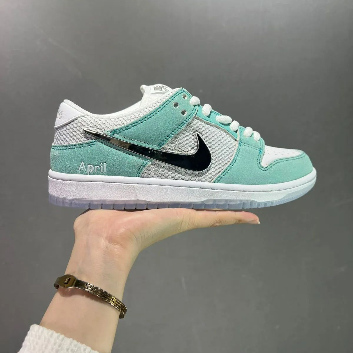 ❤️最終値下❤️げ新品 未使用  エイプリルスケートボード × ナイキ SB ダンク ロー プロAPRIL SKATEBOARDS X NIKE SB DUNK LOW（FD2562-400）