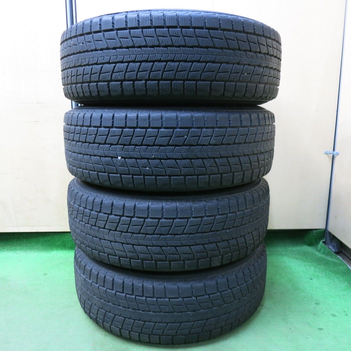 送料無料] バリ溝！9.5分☆スタッドレス 225/65R17 ダンロップ